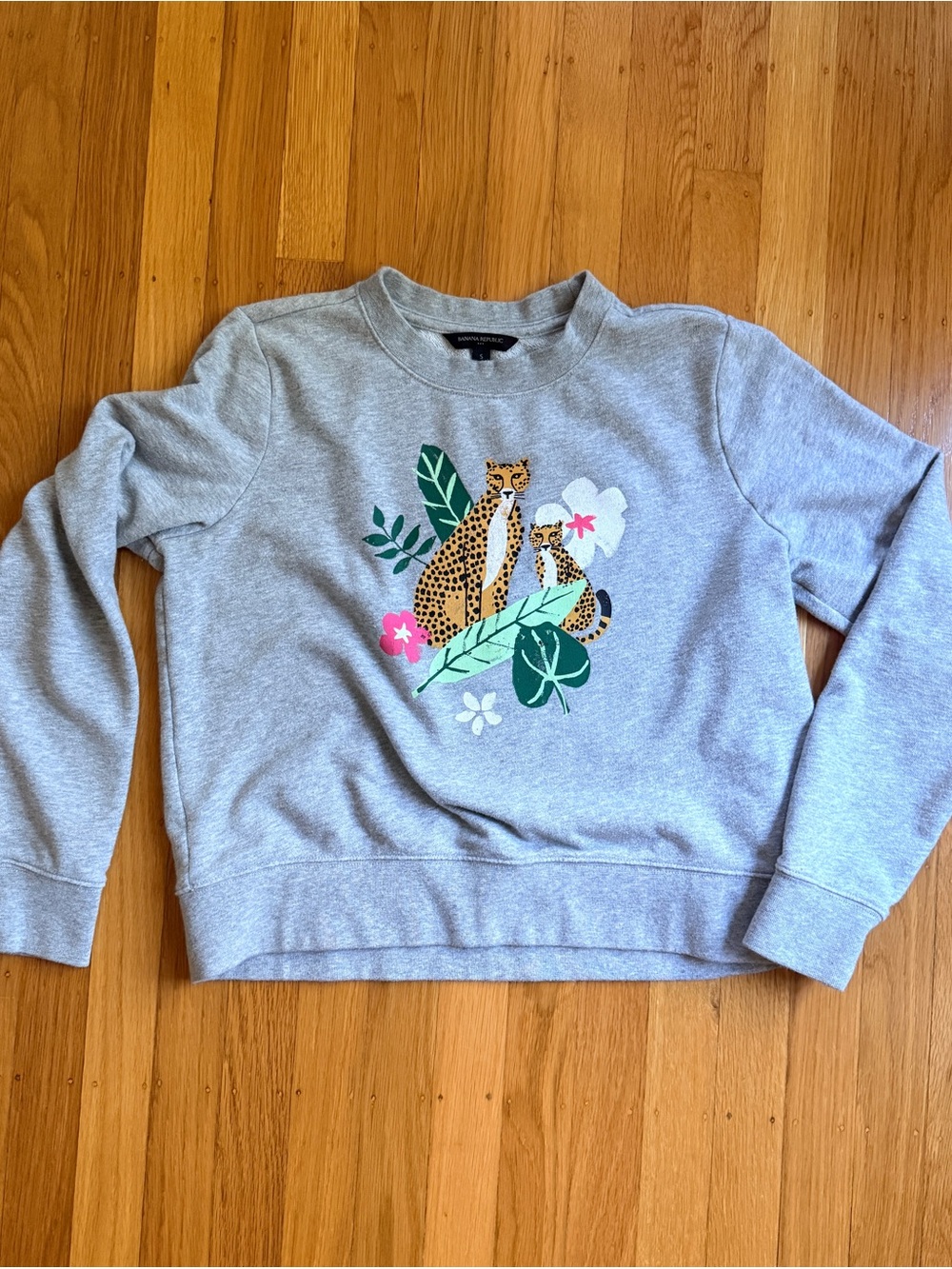Banana Republic lightweight cheetah jungle cat sweatshirt Small